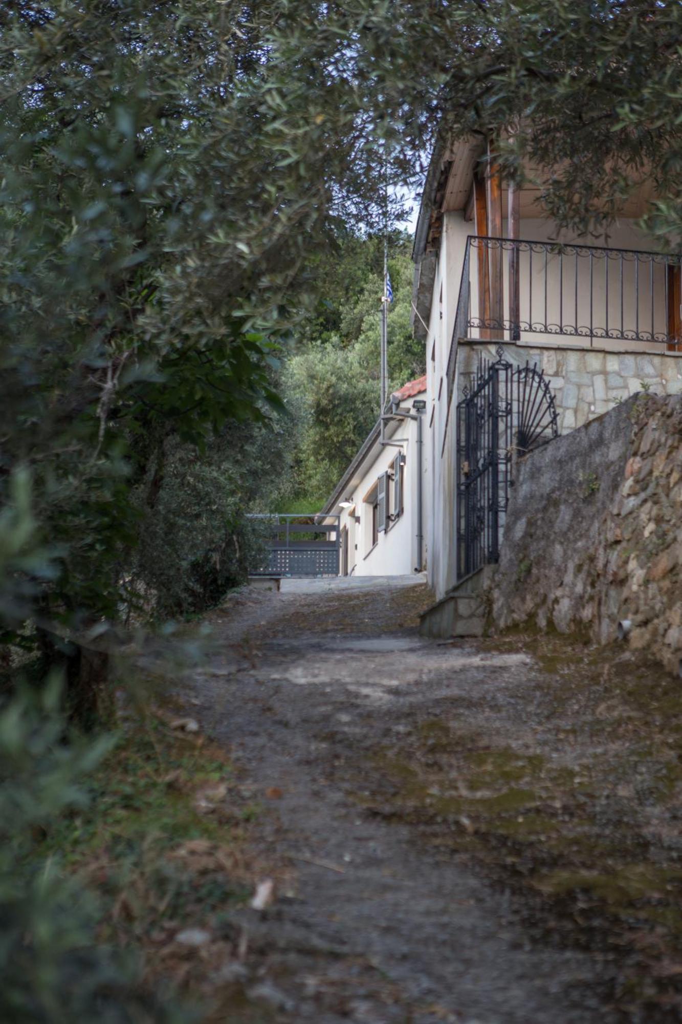 Fofi's House Agioi Saranta