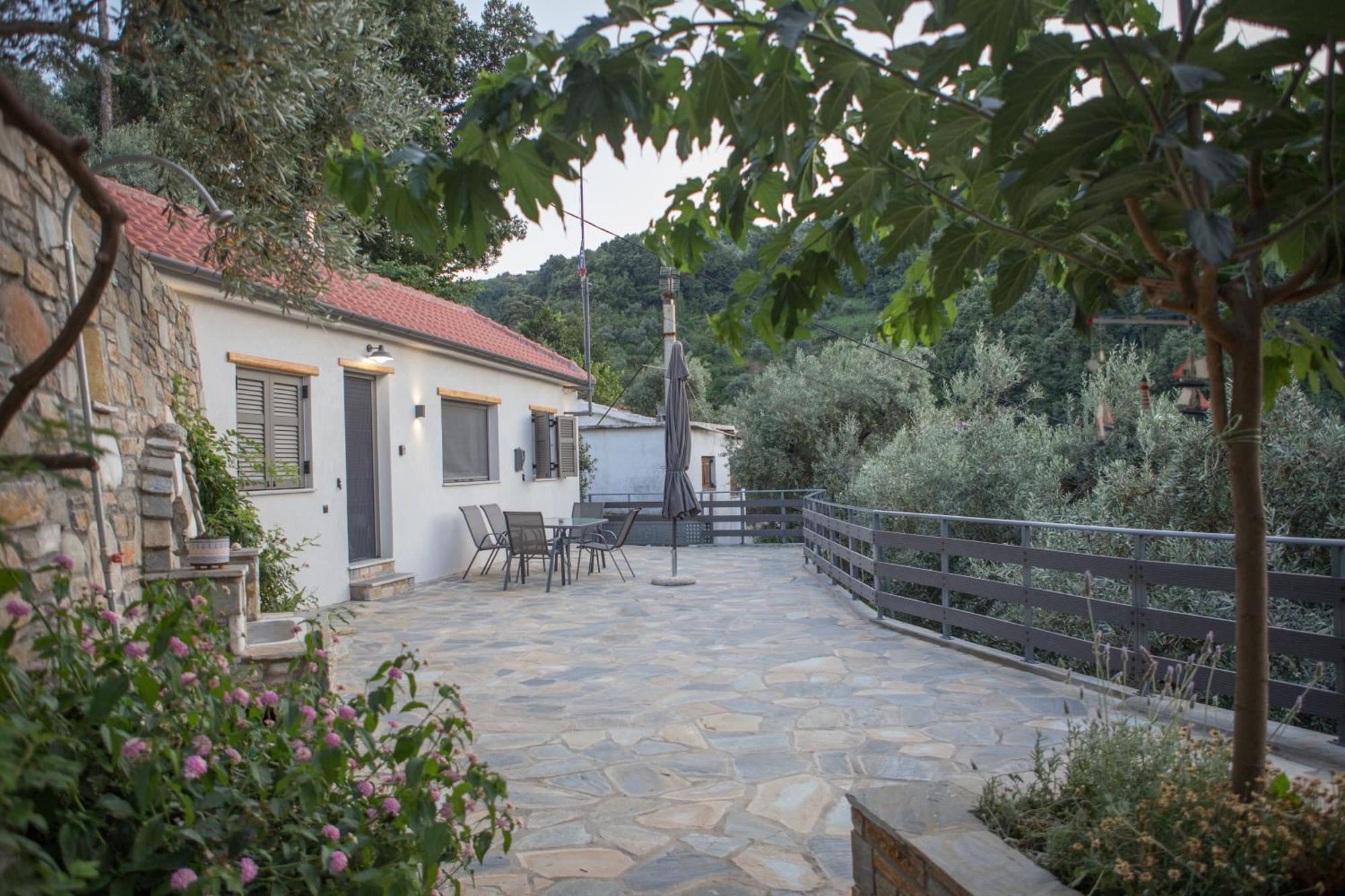 Holiday home Fofi's House